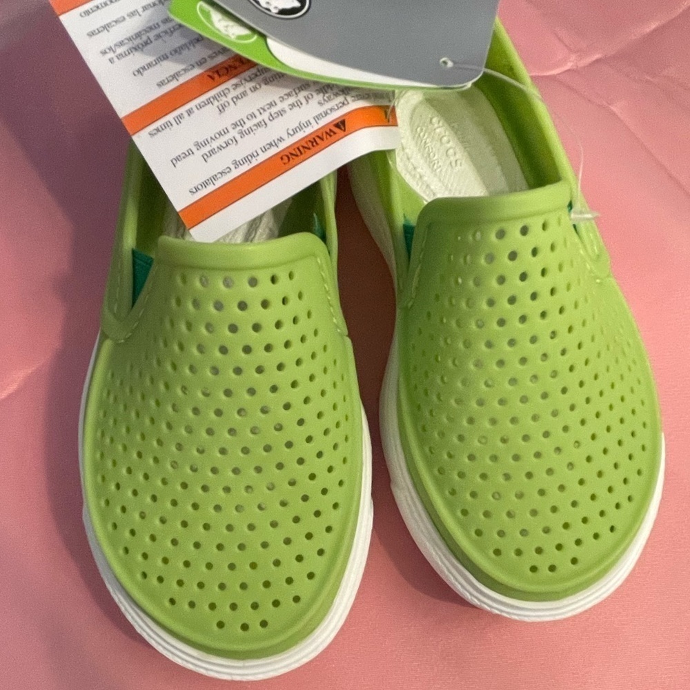 𝅺crocs Slip-On Sneakers for Kids Toddler Size 08. - Picture 3 of 15